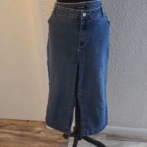 Roz & Ali Blue Denim Capris size 22